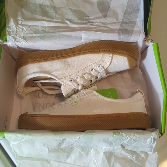 Cariuma (Off-White Gum Sole) 7W - Picture 5 of 7